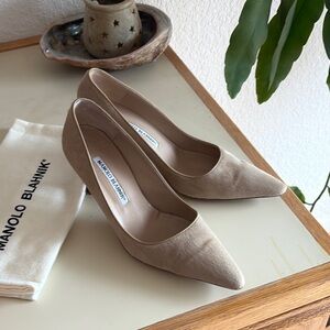 Manolo Blahnik Tan Suede Heels Pointed-Toe